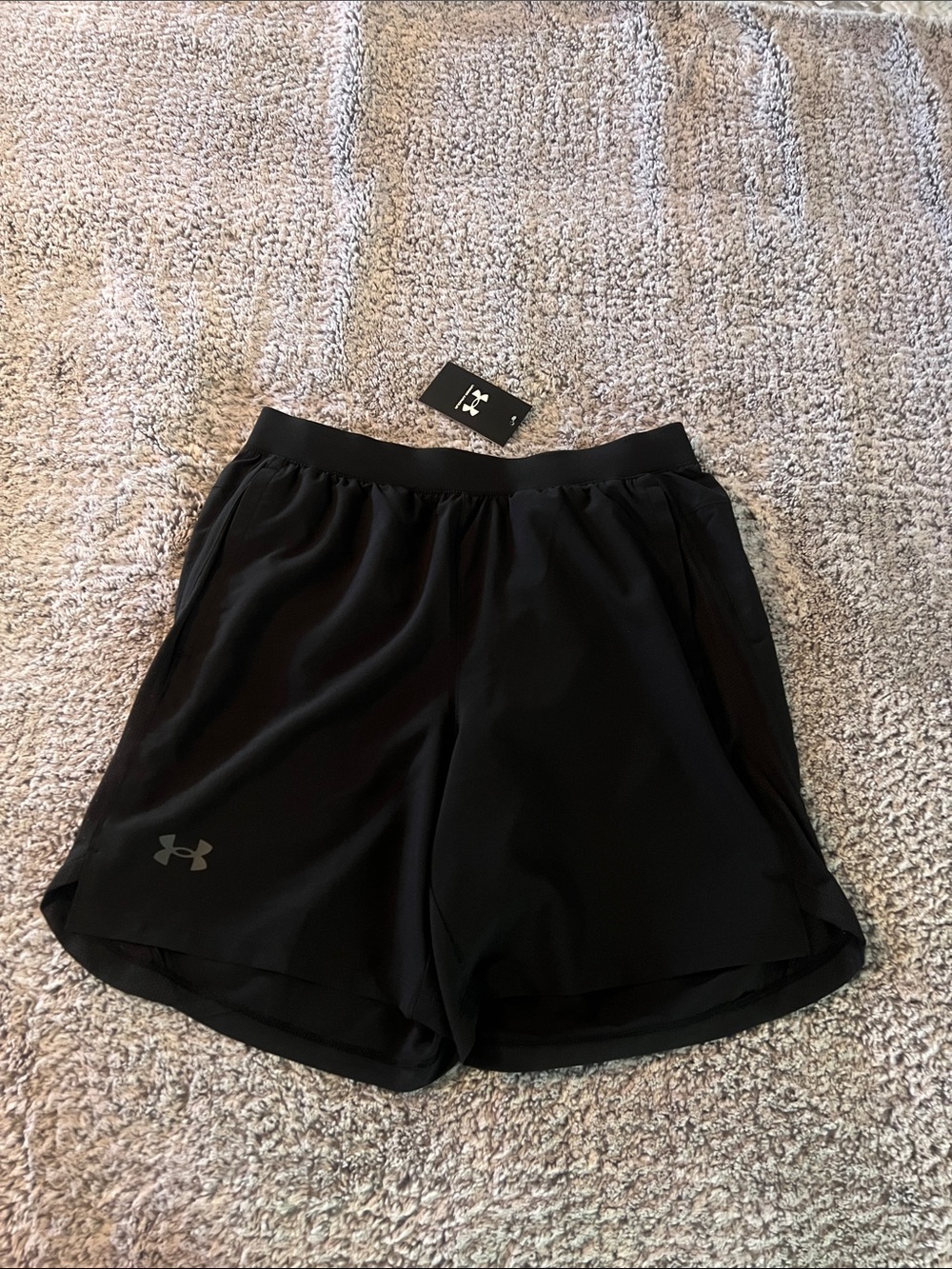 UNDER ARMOUR MEN’S LINED LAUNCH SHORTS